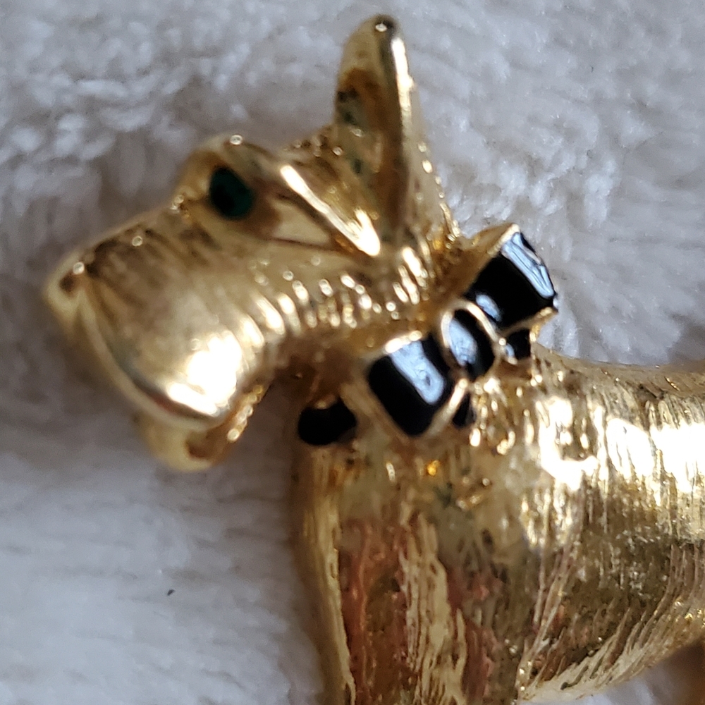 4pc Vintage gold tone & black jewelry lot - Picture 4 of 13